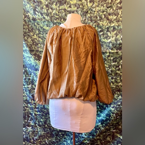 NWT Banana Republic beige blouse - Picture 2 of 3